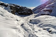 65 In discesa dalla Bocchetta di Cima Grem verso il Bivacco Mistri